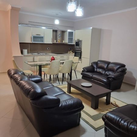 Alex Apartment Vlorë Buitenkant foto